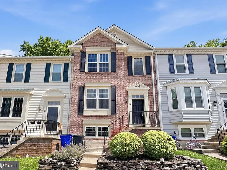 1107 Oak View Dr — Photo 1