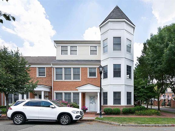 2nd image of 29 Constitution Way #Townhouse