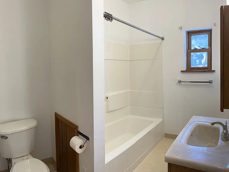 811 Evergreen Ave — Photo 4