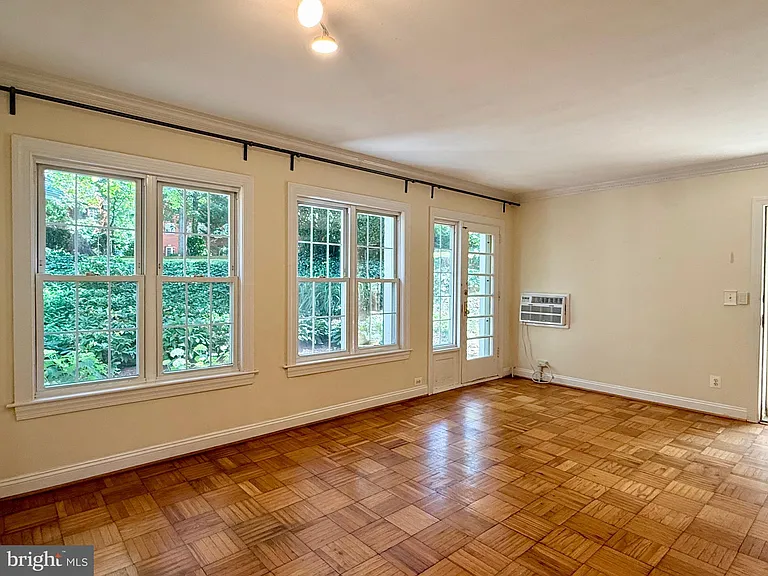 1628 Ripon Pl — Photo 4