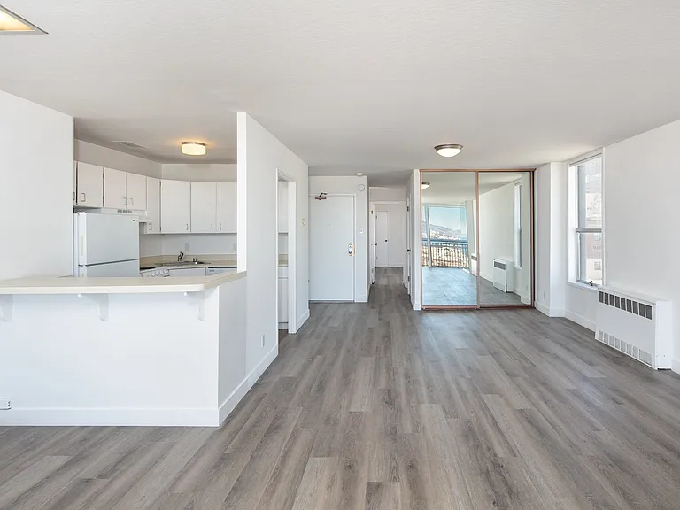 Crystal Tower Apartments — Photo 28