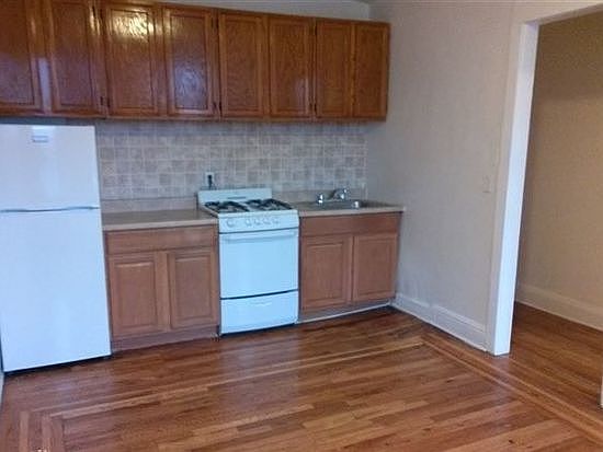 2nd image of 217 Quentin Rd APT Mc