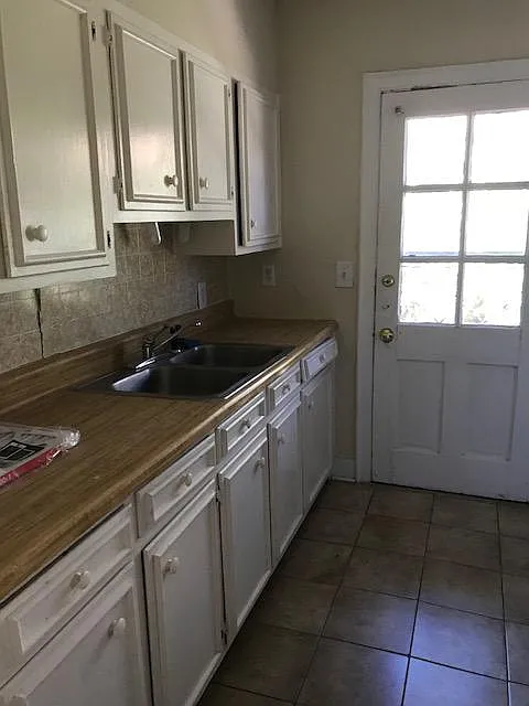 715 -A Savannah Hwy — Photo 3