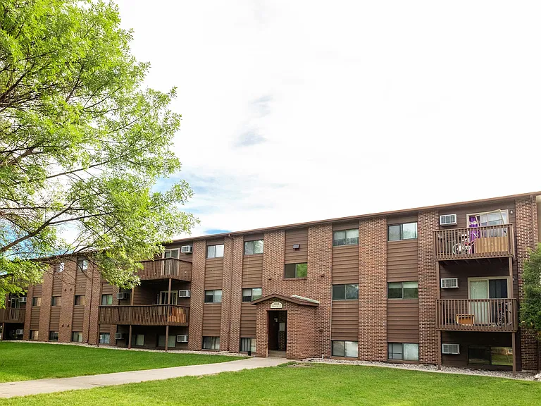 Fargo, ND Maplewood Bend Apartments | Exterior