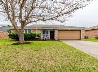 814 Tamerisk Dr, Lancaster, TX 75134