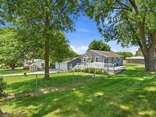 61 29th Ave SW, Cedar Rapids, IA 52404