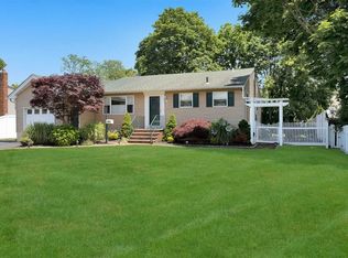 53 Broadway Ave, Sayville, NY 11782