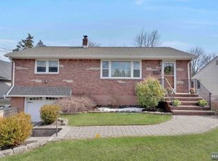 20 Dacotah Ave, Oakland, NJ 07436