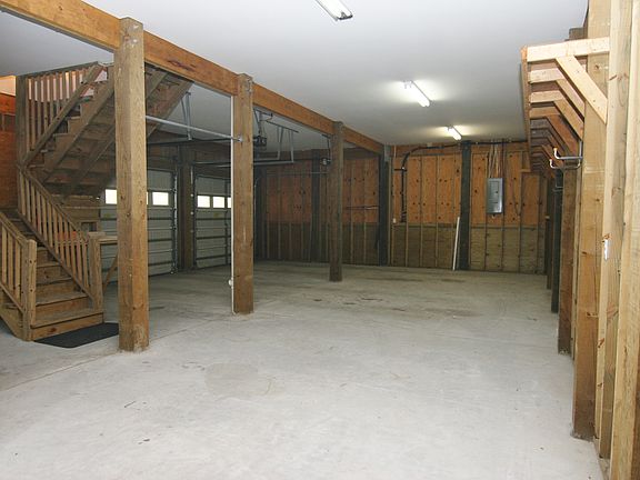 Large garage and workshop 