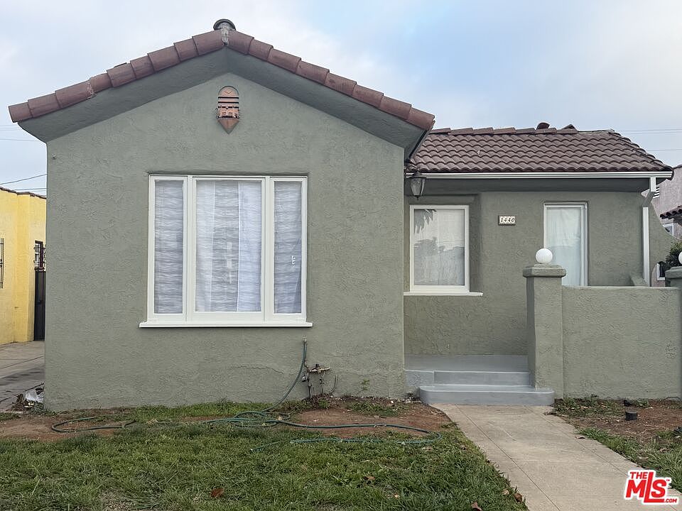 1st image of 1440 W 91st Pl