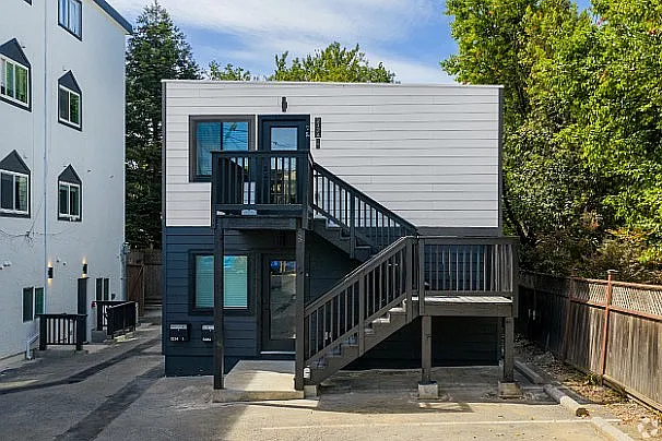 2124 Parker — Photo 7