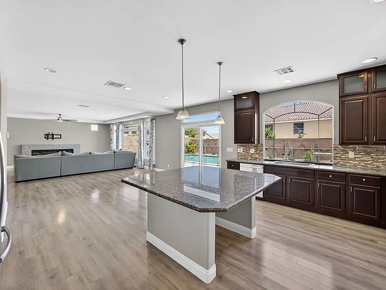 9610 Twin Rivers Ct — Photo 17