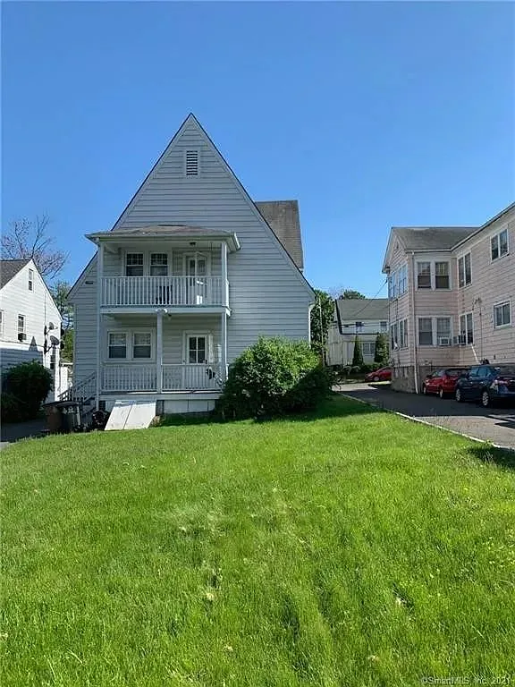 2 bed, 1.0 bath, 1177 sqft, $3,400 — Photo 1