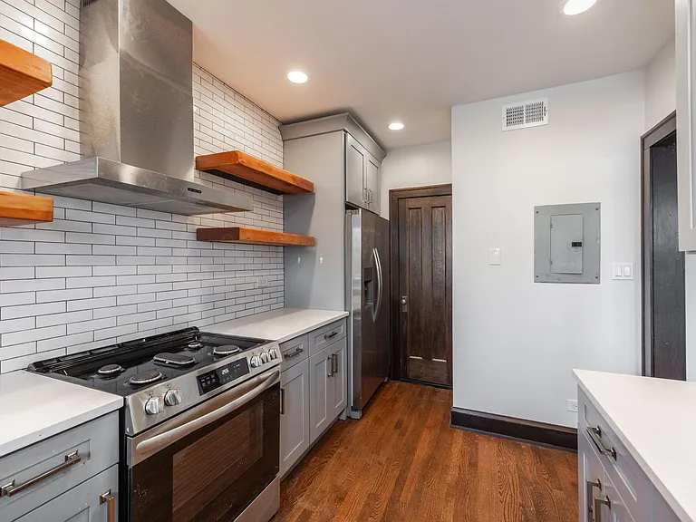 2626 W Devon Ave #3 — Photo 1