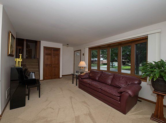 3rd image of 1410 Flossmoor Ave