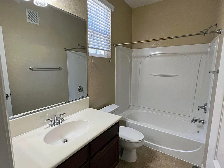 637 Kellogg St — Photo 18