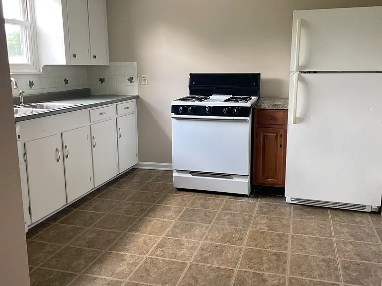 714 Charles Ave #1/2 — Photo 4