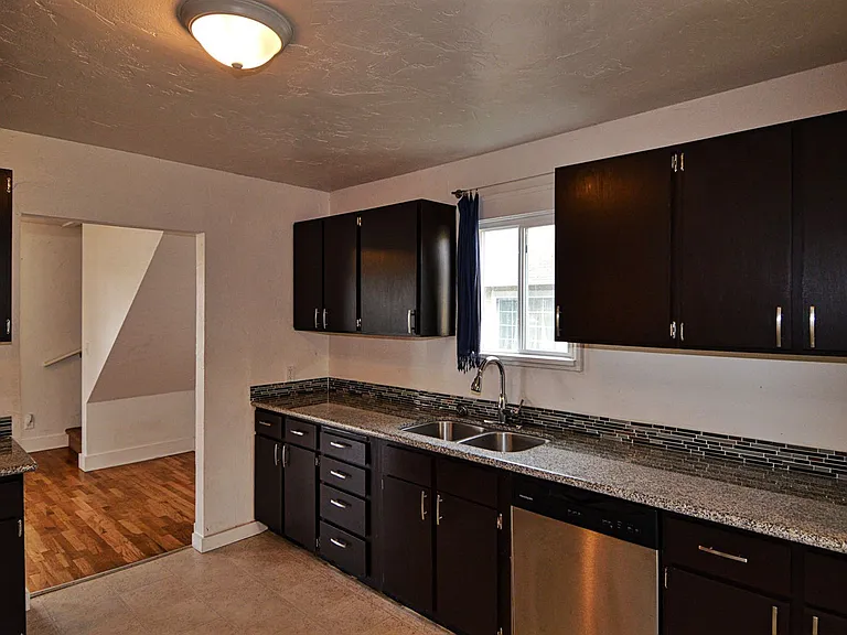 7025 S Puget Sound Ave — Photo 4