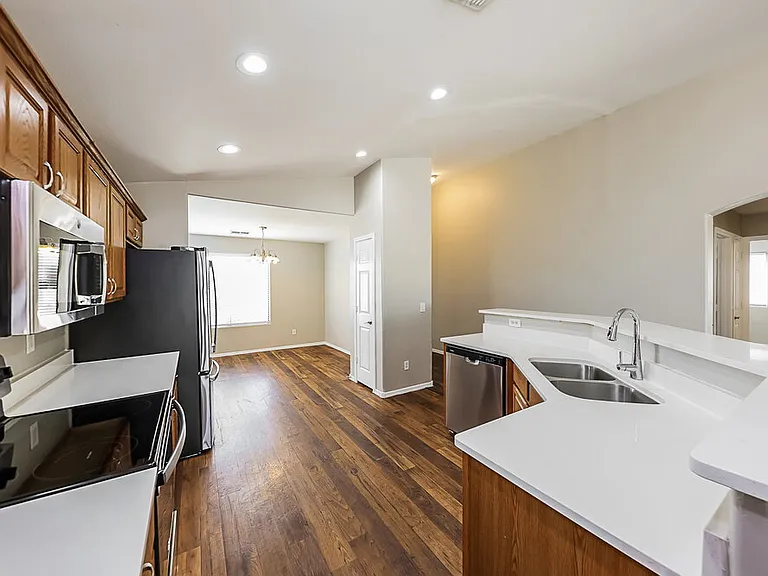2040 S 86th Ln — Photo 7