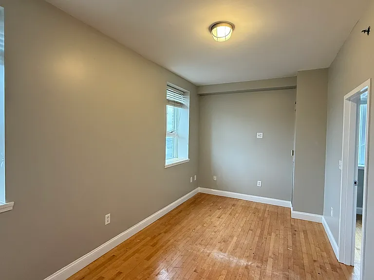 312 Shirley Street Apartments — Photo 8