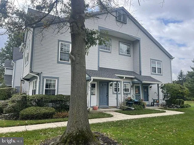2 bed, 1.0 bath, 1212 sqft, $2,600 — Photo 1