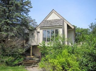 27276 Twin Pond Rd, Lake Barrington, IL 60010