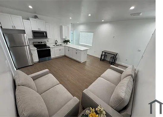234 E 51st St #238 — Photo 3