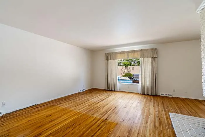4 bed, 1974 sqft, $2,550 — Photo 4