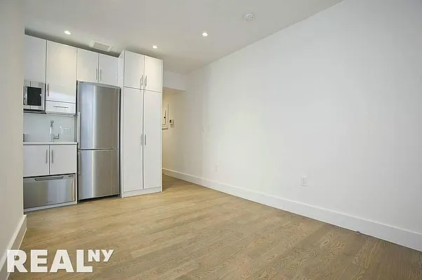 Rented by REAL New York | media 20