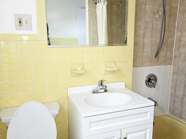438 Columbia Ave #2 — Photo 5