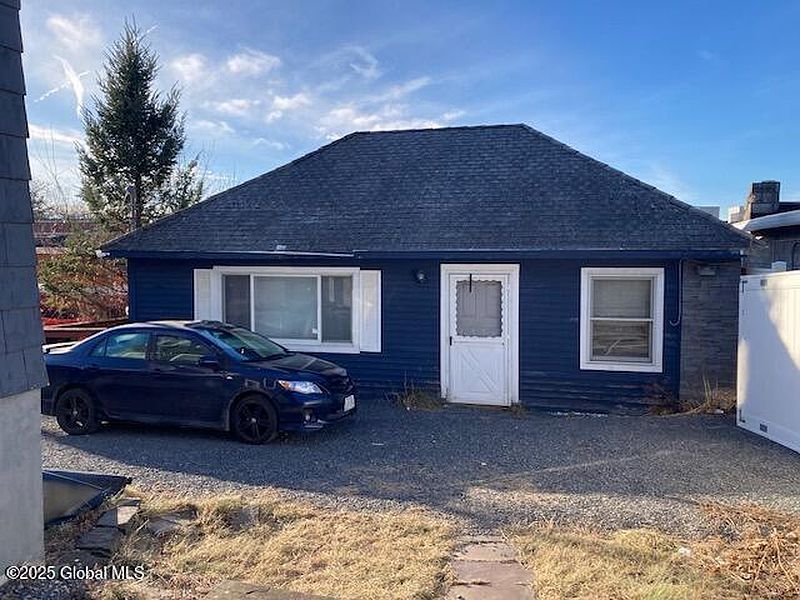 2nd image of 2377 Burdett Avenue