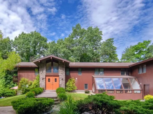 31 E Cobble Hill Road, Loudonville, NY 12211