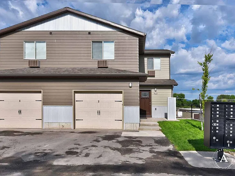 2074 Gold Ave — Photo 7