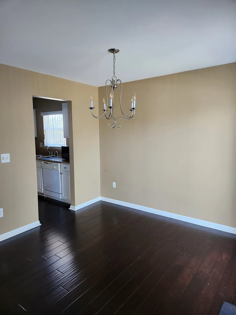 Building Photo - 16901 Carriage Way
