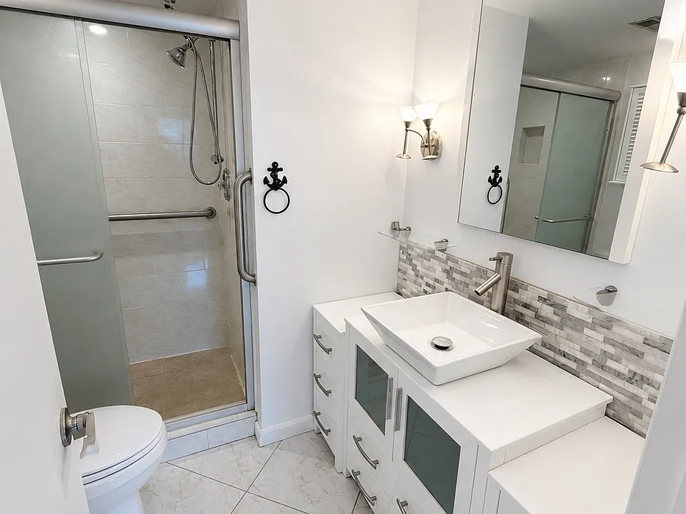 8510 Sunrise Lakes Blvd #110