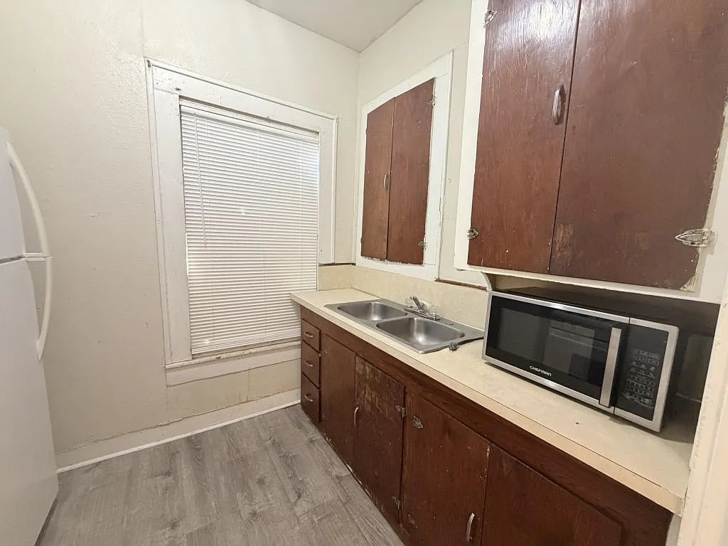 2409 Buchanan St — Photo 4