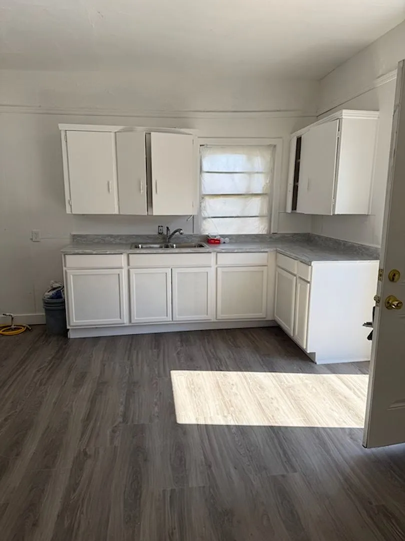 Cozy 2 Bed 1 Bath Home Move-In Ready — Photo 1