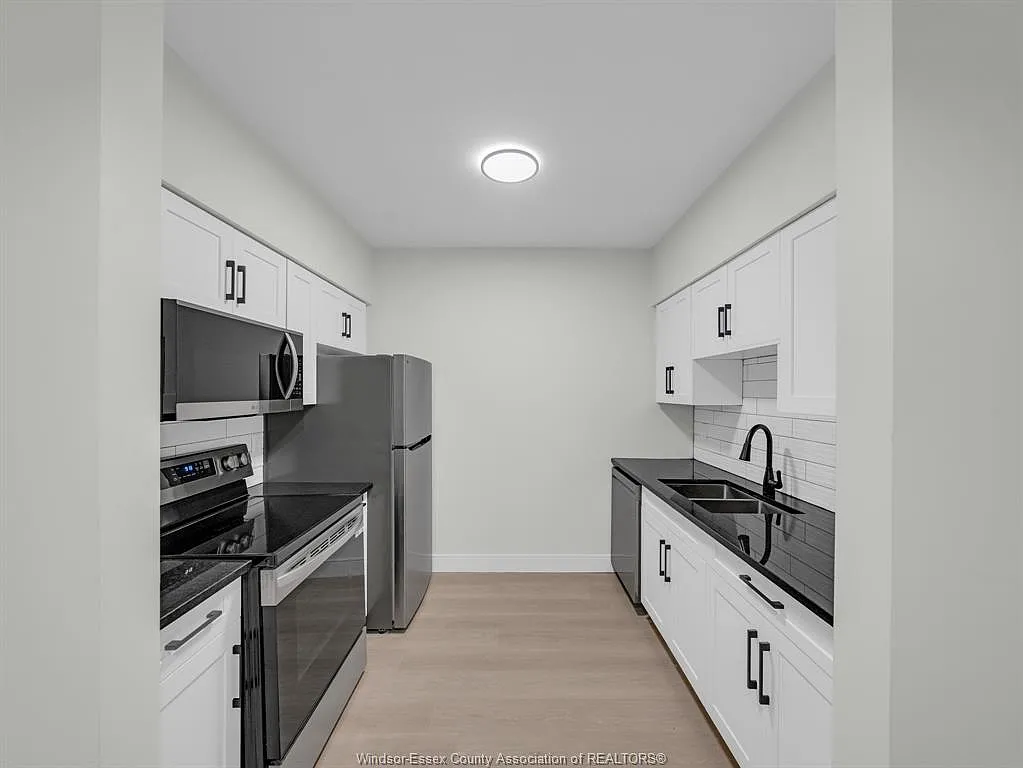 Building Photo - 3177 Riverside Dr E #208