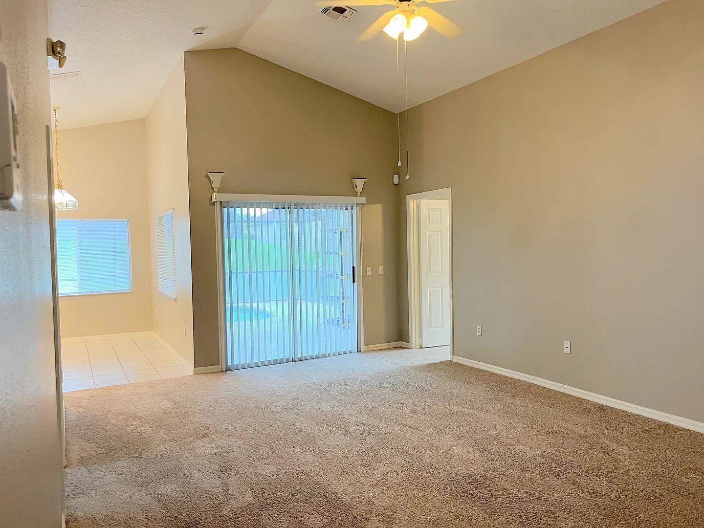 4 bed, 2.0 bath, 1414 sqft, $2,250 — Photo 3