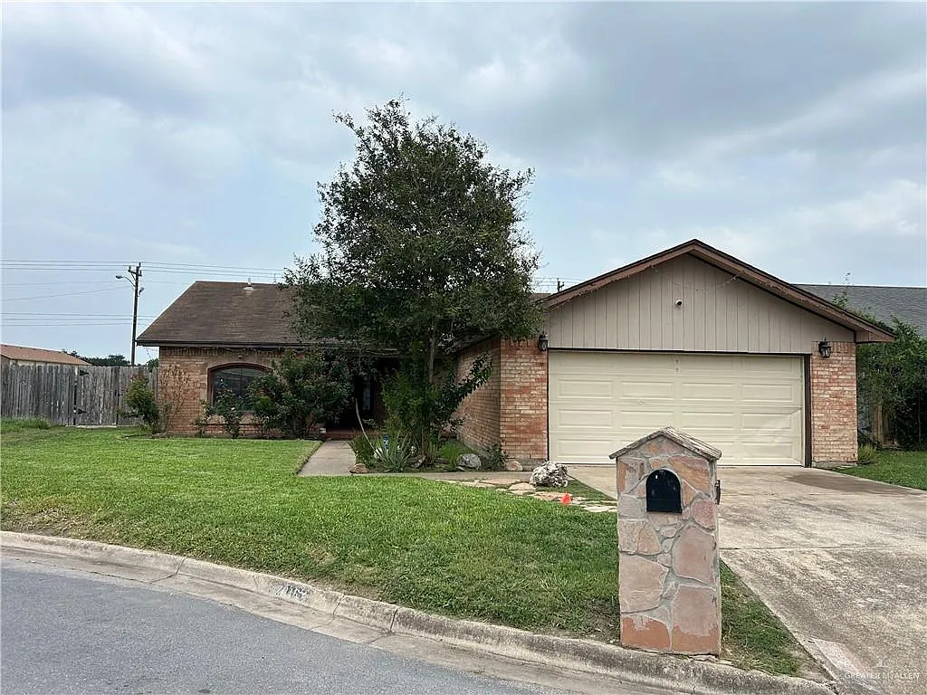 3 bed, 2.0 bath, 1404 sqft, $1,800 — Photo 1