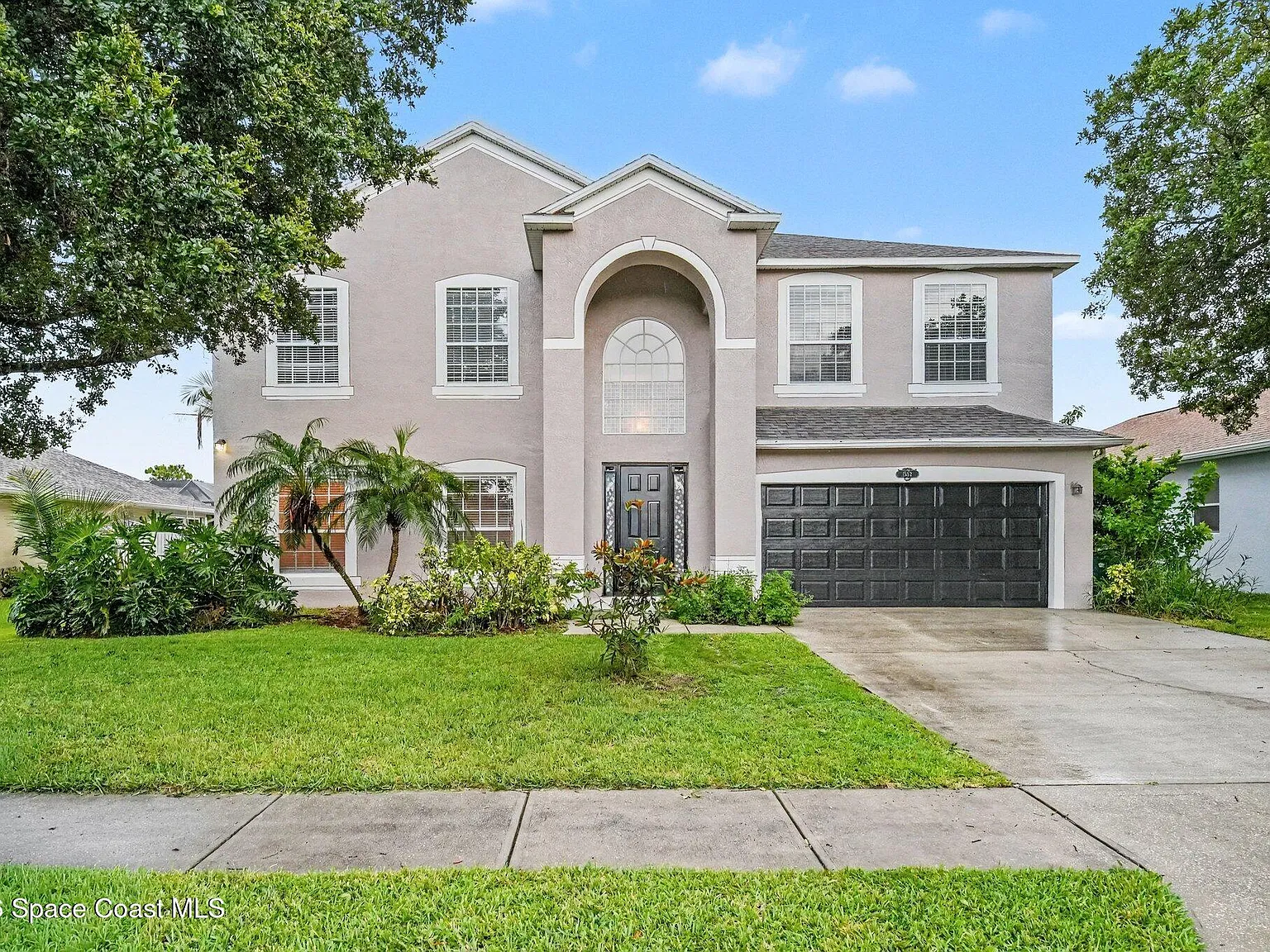5 bed, 3.0 bath, 3622 sqft, $3,300 — Photo 2