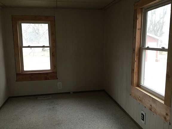 4th image of 422 E Oak St