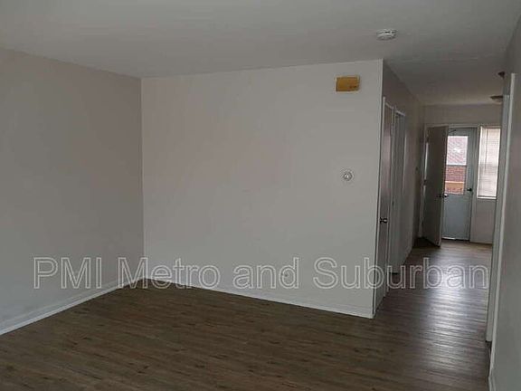 4th image of 748 E 5th Ct