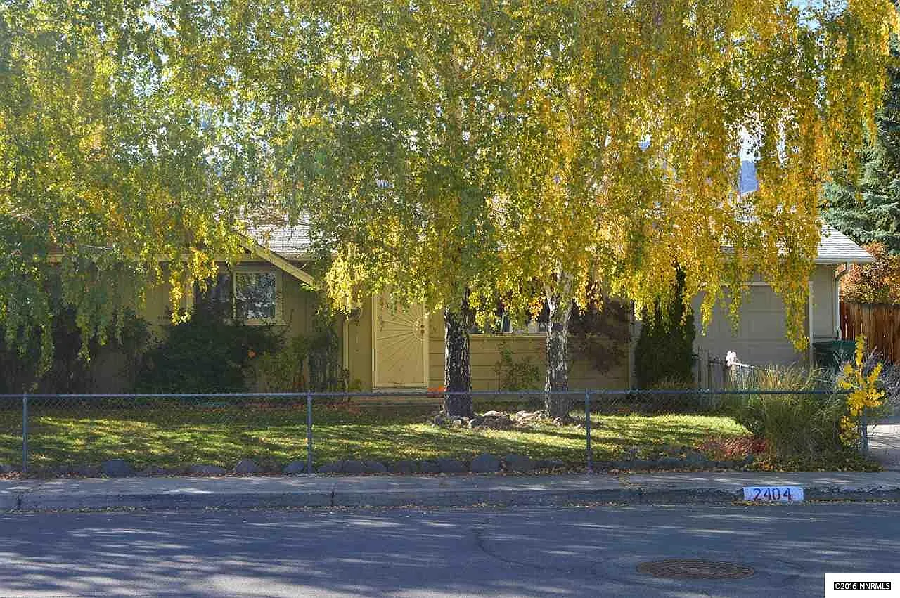 2404 Mountain St photo 1