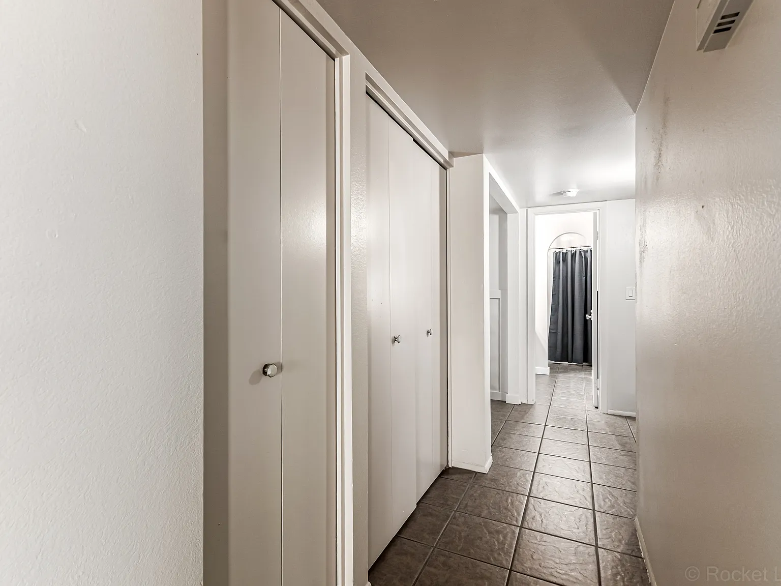 2 bed, 923 sqft, $1,350 — Photo 2