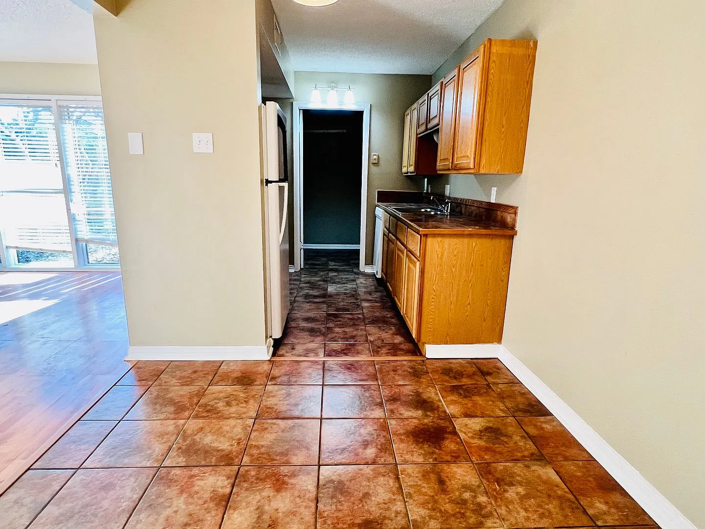 2 Bed 1.5 Bath home in Fox Run — Photo 4