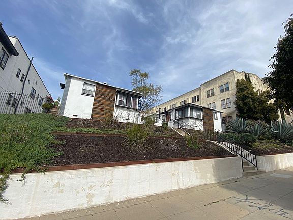 2nd image of 4125 W Adams Blvd #1X1-1750.0