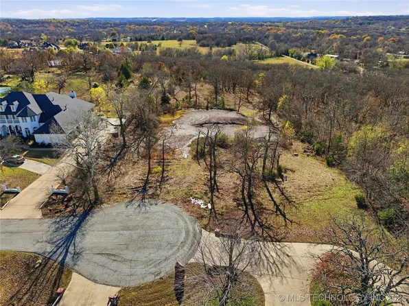 5810 Oak Forest Ln, Tulsa, OK 74131