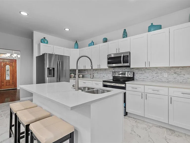 5911 Pershing Ave — Photo 8