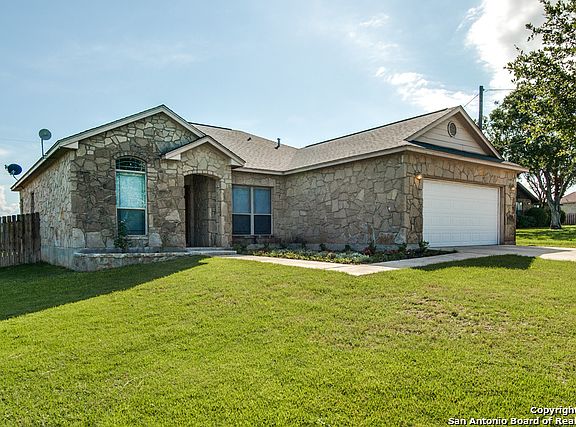 3rd image of 106 Crestway